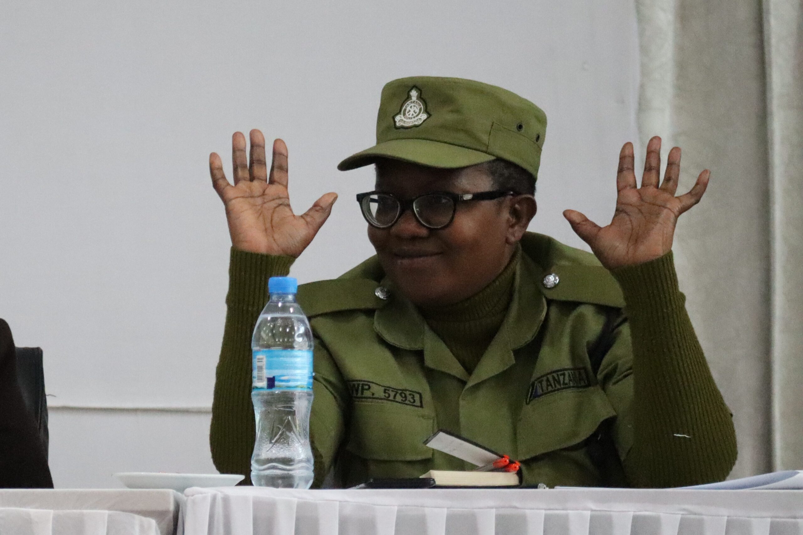 Jane Kitundu työskentelee Ngaramtonin poliisin sukupuolittuneen väkivallan torjuntayksikössä.